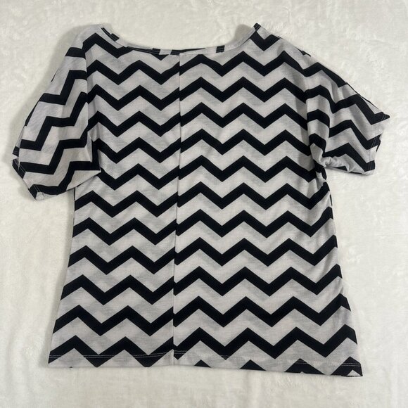 ALLOY Women’s Shirt White & Black Chevron Asymmetrical YK2 Blouse Sz XS - Picture 9 of 10